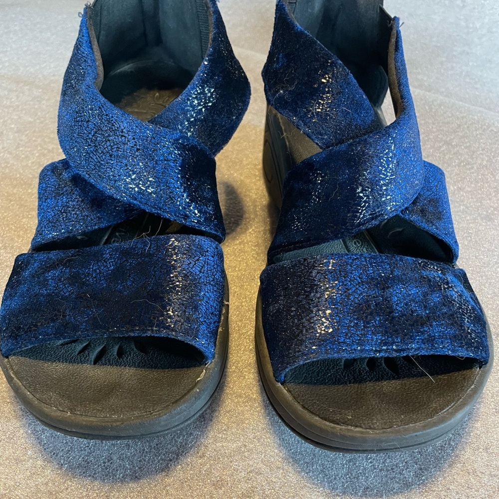 Solite by Easy Street Metallic Royal Blue Sandals